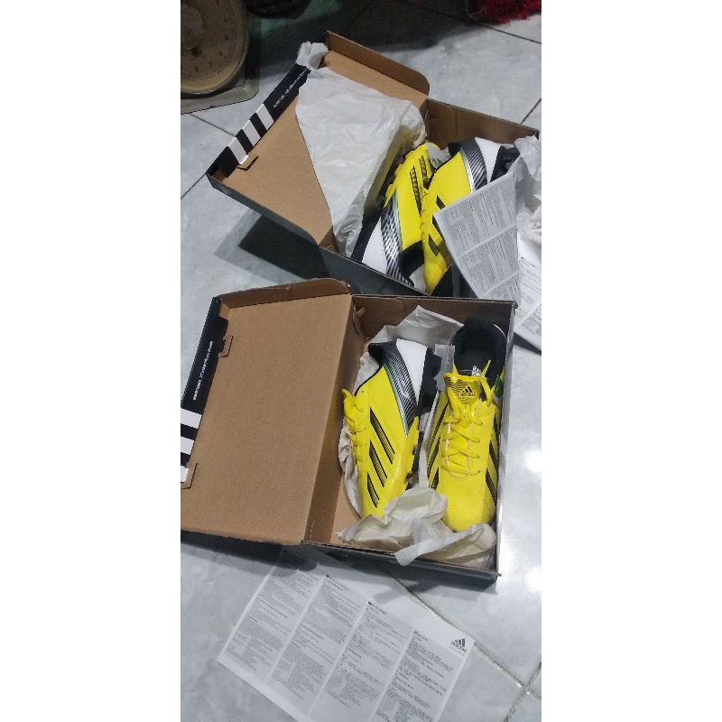 sepatu bola adidas  f 5 size 35 -36