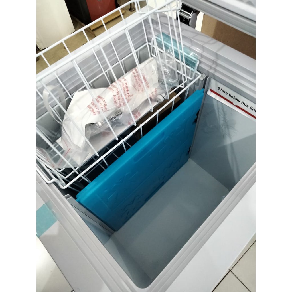 Chest Freezer ARTUGO CF 101 B 100 Liter Merah Bergaransi Resmi