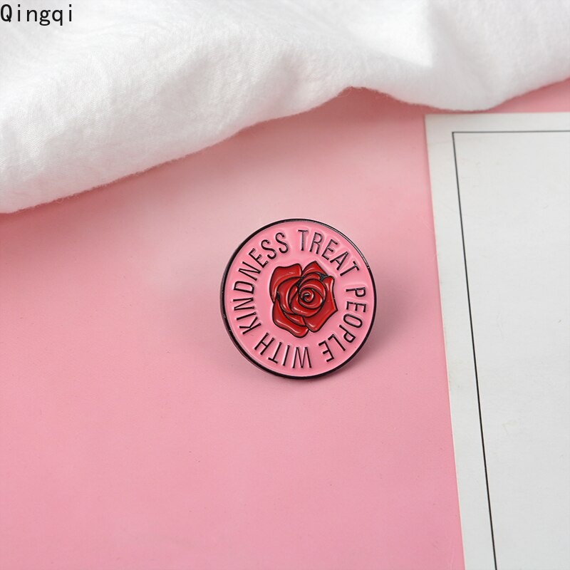 Bros Pin Enamel Bentuk Bulat Motif Bunga Warna Pink Untuk Wanita