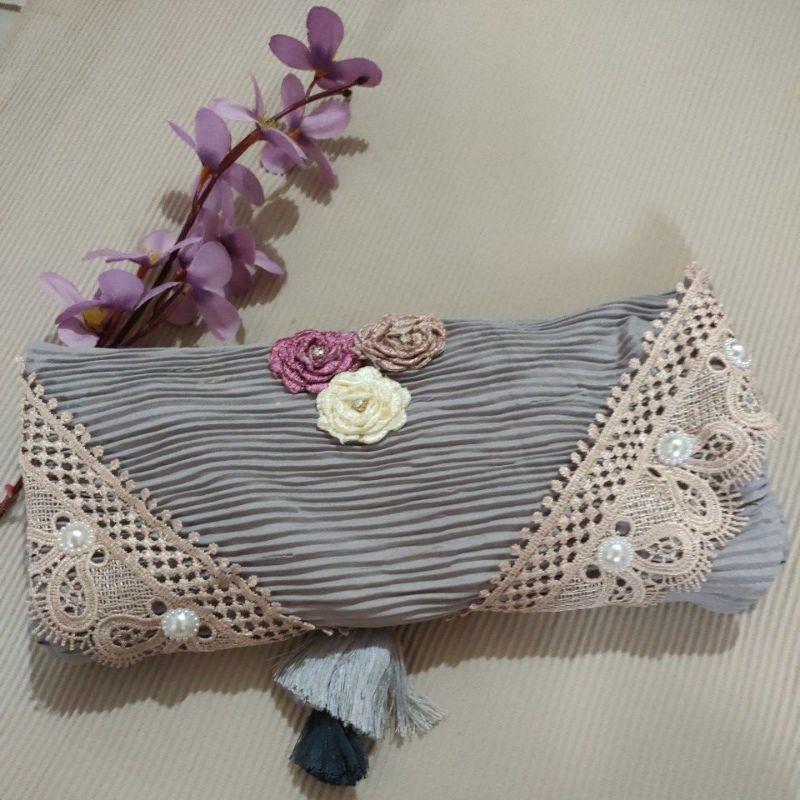 segi empat plisket renda bunga jambul/jilbab segi empat plisket jilbab segi empat plisket renda terbaru/jilbab segi empat viral terbaru/jilbab segi empat plisket renda terbaru-Dusty greey