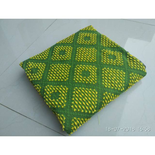 Kain tenun sutra bulu