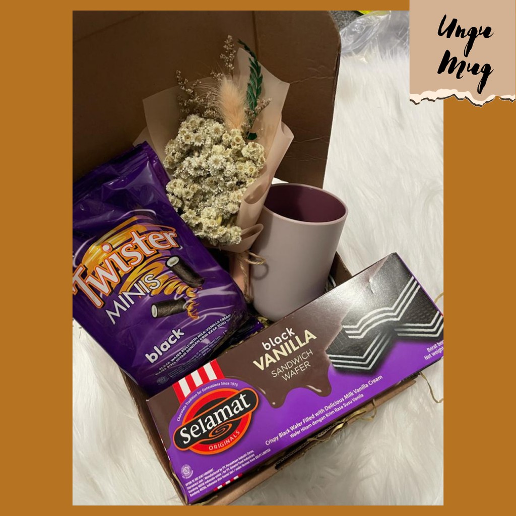 

Kado Murah Snack Box Gift Box Anniversary Birthday Wisuda Murah Paket Makanan Ringan Ungu