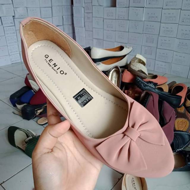 

Flatshoes pita terlaris