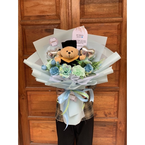 BUKET GRADUATION BEAR WITH ARTIFICIAL FLOWERS MEDIUM