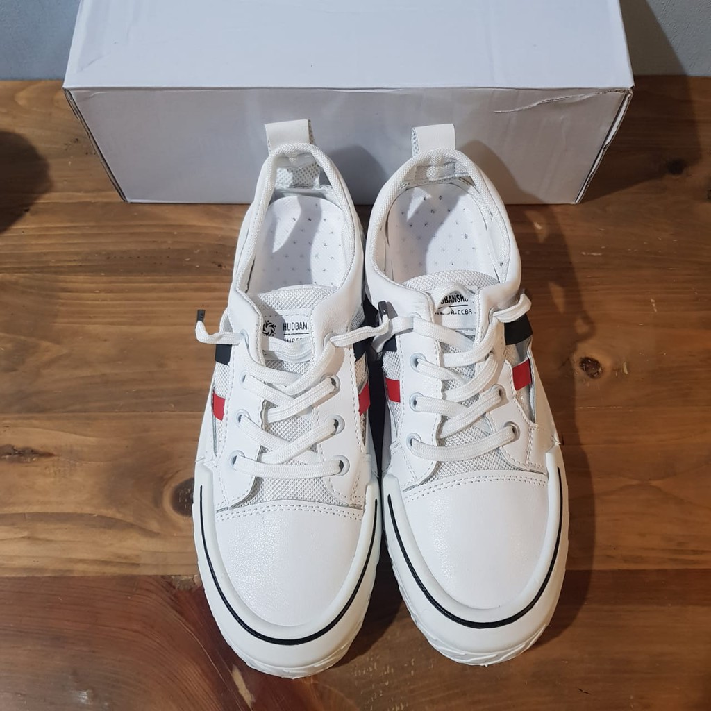 Sepatu Sneakers  Sederhana Wanita 008890
