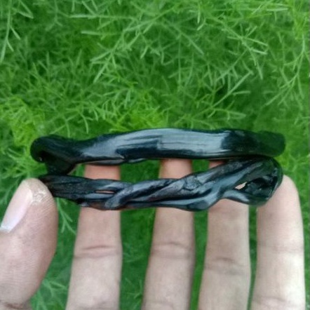 gelang akar Bahar hitam melilit