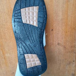 Castury 02 Sandal  slide pria  sandal  kulit pria  warna  putih  