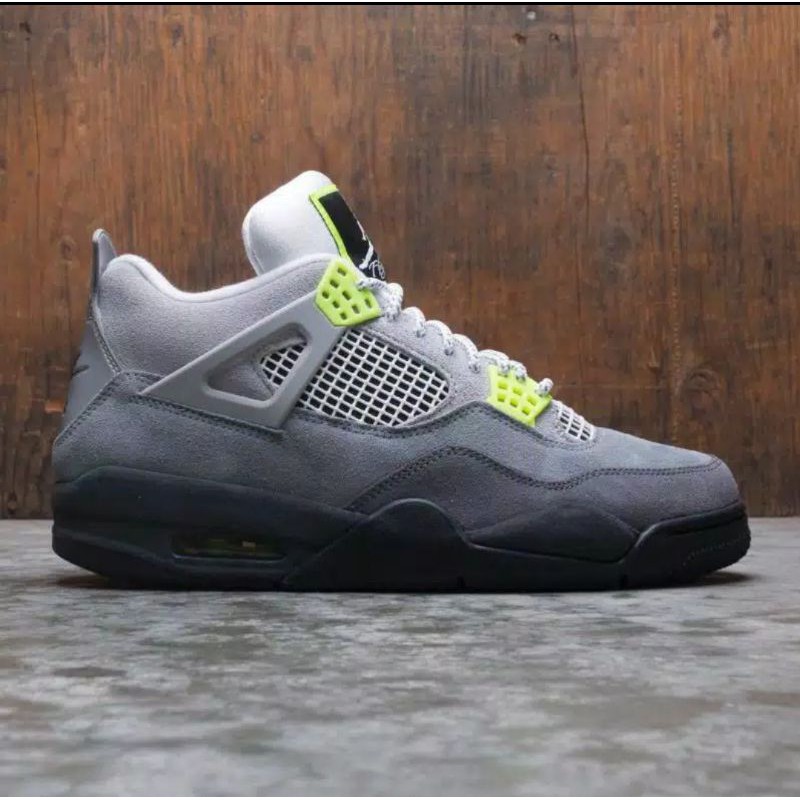 SEPATU BASKET AIR JORDAN RETRO 4 SE