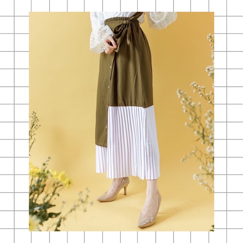 Uniqlo Skirt~ bawahan wanita/rok/rok plisket best seller