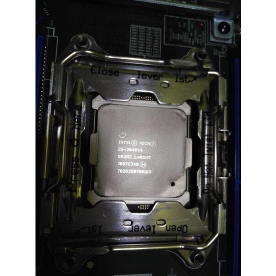 2640v4 характеристики. Процессор Intel Xeon e5-2640v4. Intel Xeon e5-2640 v4. Intel Xeon e5 2640 v2 Обратная сторона. Интел е5 2640 v2 против Интел и5 2500к.