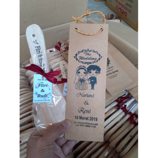 Souvenir centong nasi kayu