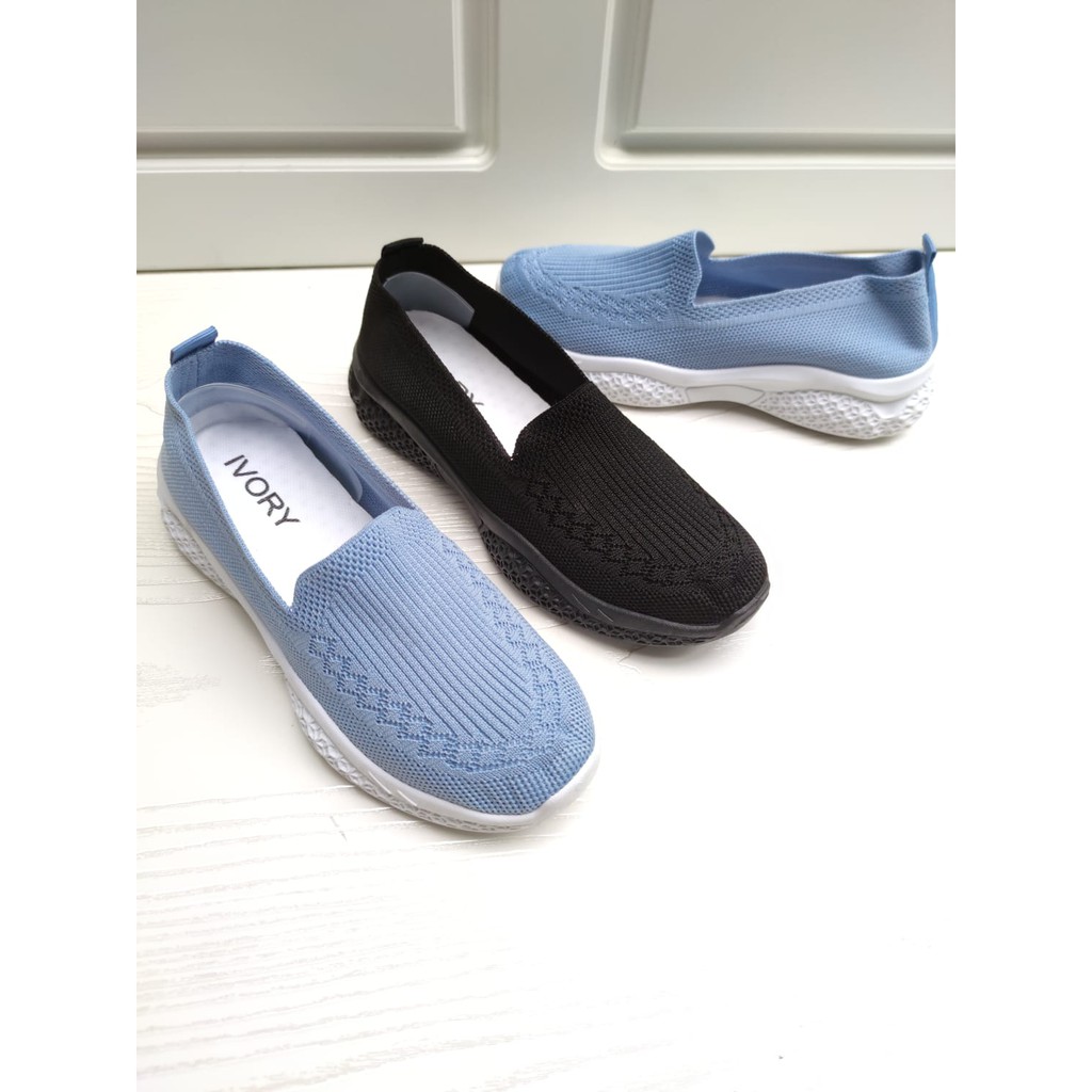 IVORY Sepatu Wanita Slip On Rajut Import U99-2