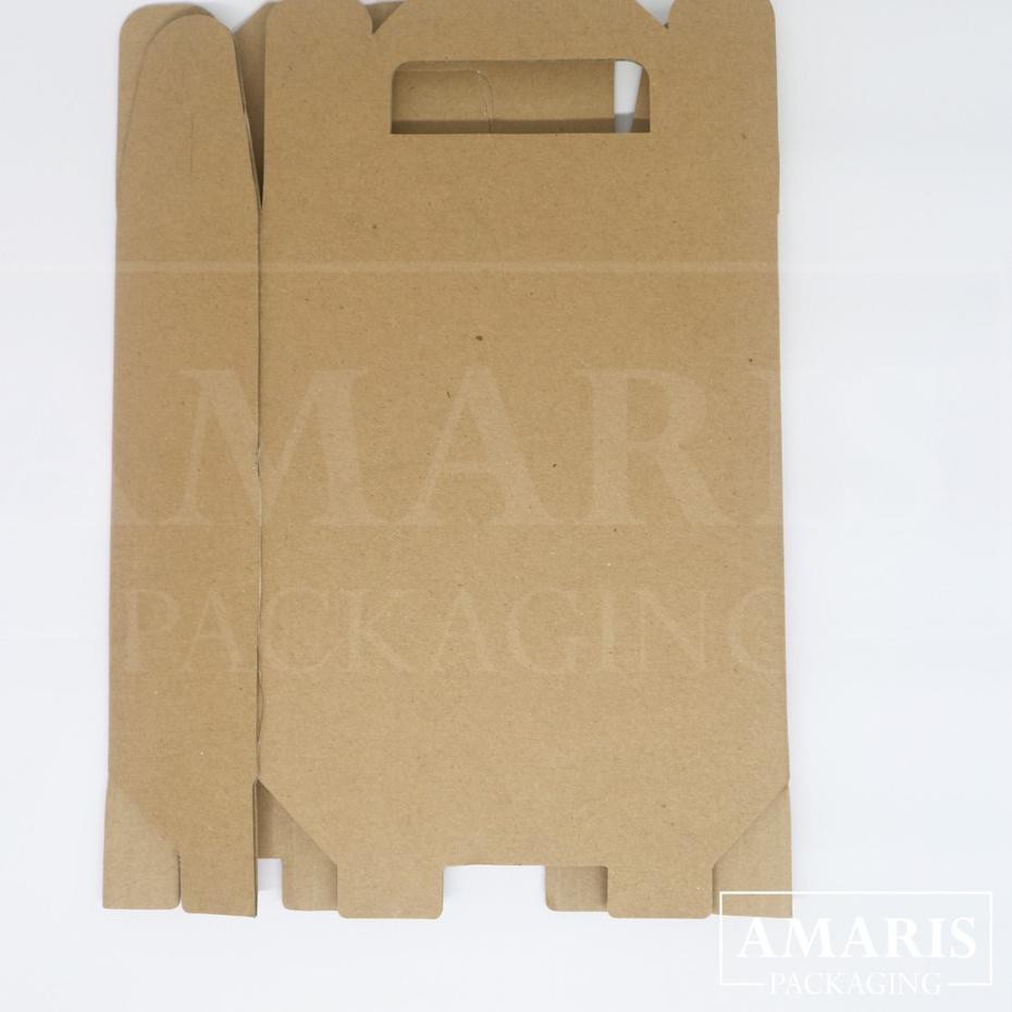 

4.4 Brands Festival Kardus Die Cut Tas Jinjing Botol 250ml x 3 Isi 10 Pcs DT-03 Amaris Packaging