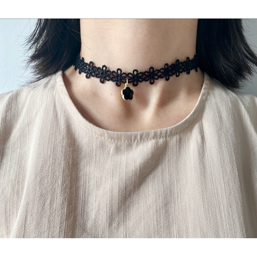 Black Flower Choker/ Kalung Choker Bunga Emas Hitam Aksesoris Fashion Korea