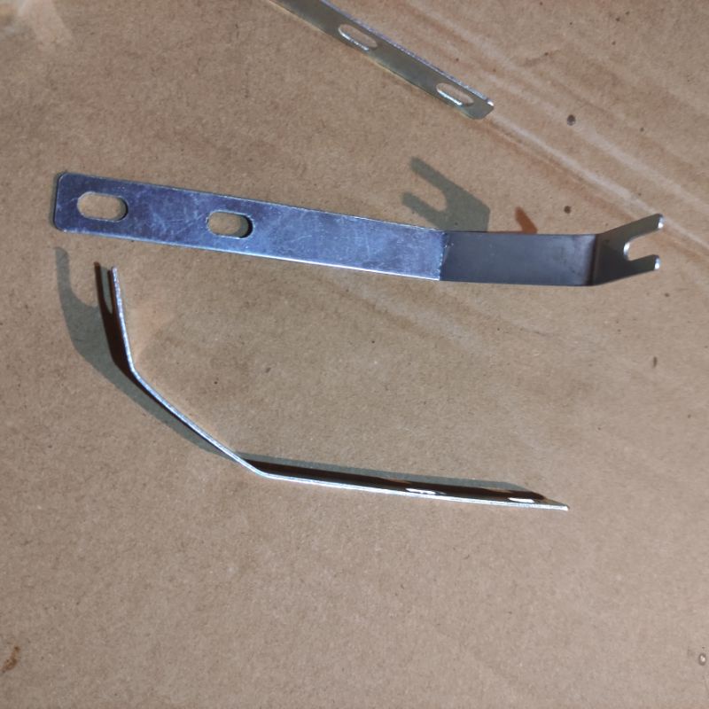 Tiang Penyangga Bawah Keranjang Sepeda Anak