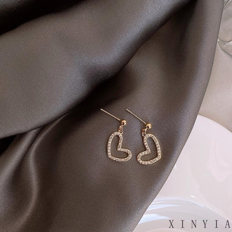 【Bayar di tempat】Sederhana Anting Pejantan Bentuk Hati Berlian Anting Tusuk Gantung Temperament Desain Hati Hias Berlian Handmade Untuk Wanita