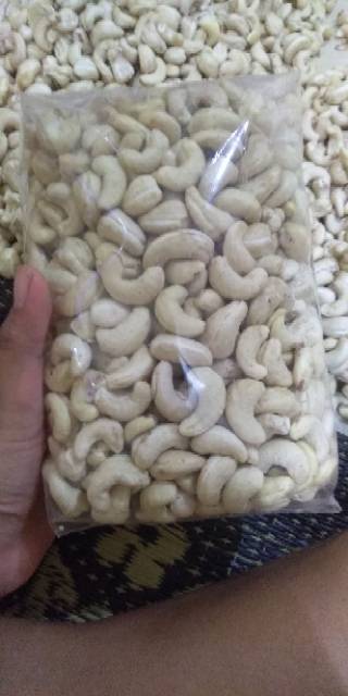 

kacang mede mentah