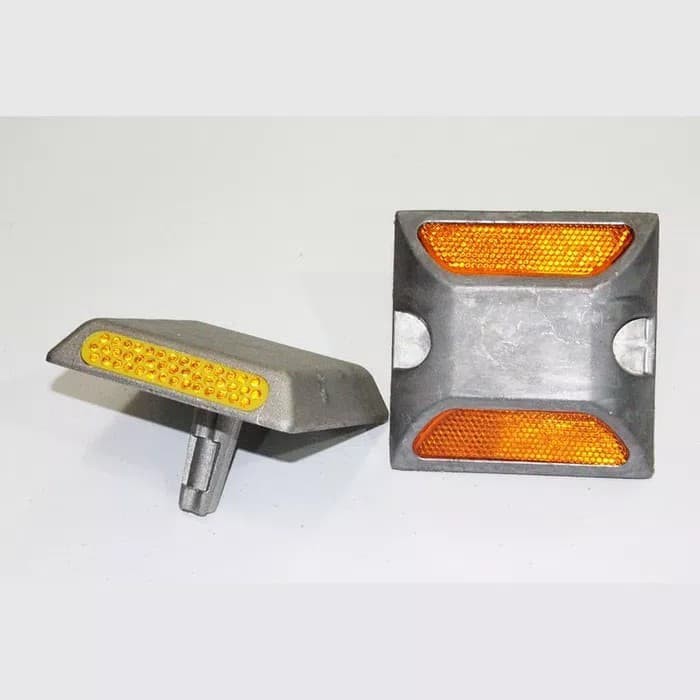 

Update Road stud/mata kucing/marka jalan aluminium dengan reflector dan pasak SALE!!!