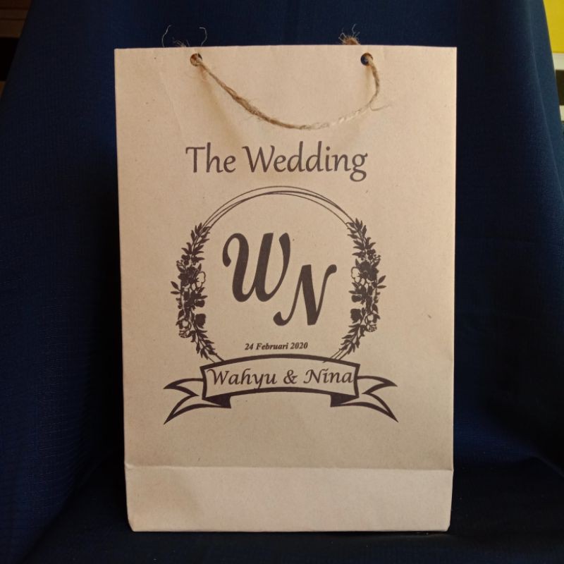 

Paper Bag Custom Desain ukuran 16x6x24.5 - Paper Bag Murah - Paper Bag Tenteng - Paper Bag Tali Rami