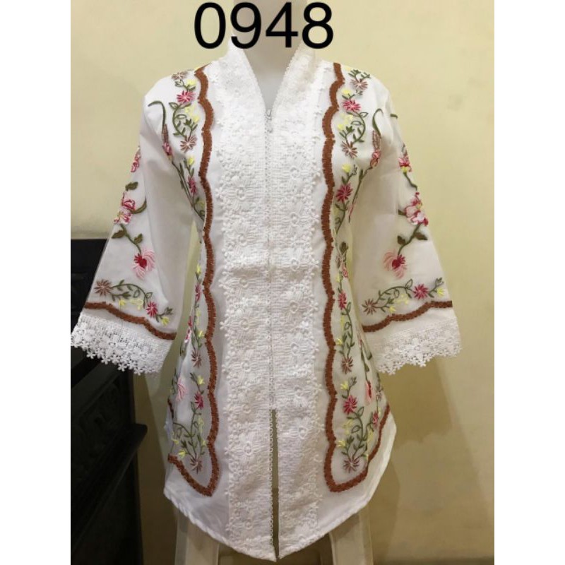 0948 Kebaya alexuez putih bordir  organdi /kebaya  alexuez