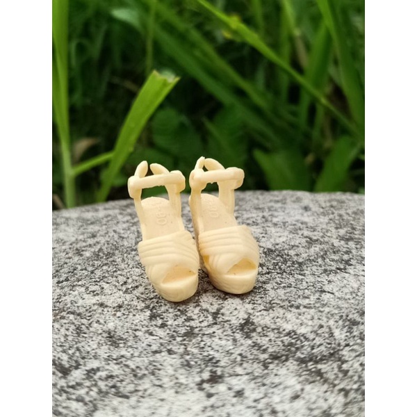 sepatu boneka barbie highheels