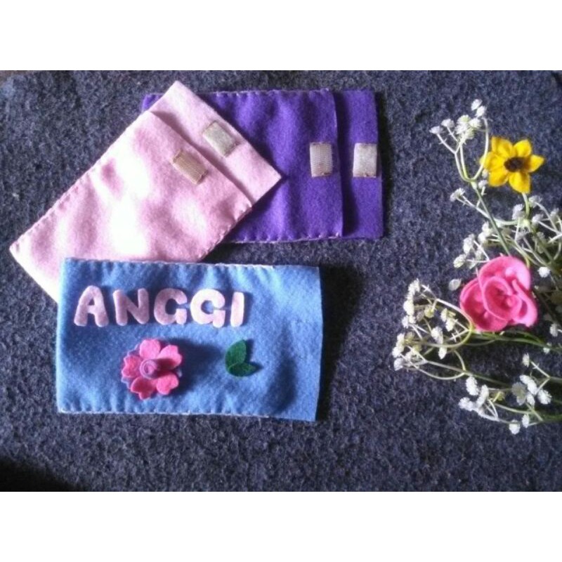

Dompet kecil , tempat pensil