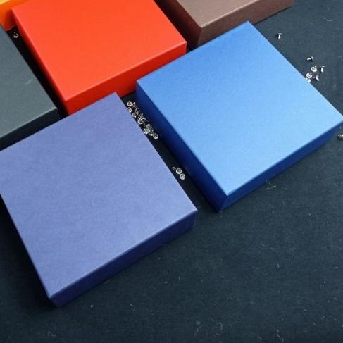 

➴ Hardbox ukuran 20 cm x 20 cm x 7 cm - Hitam ♥