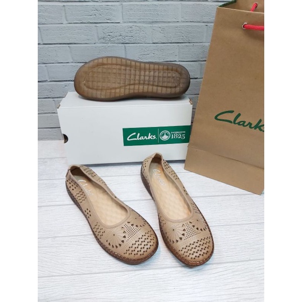 Clarks Flat Slip on / Clarks Rg-P32 / Sepatu Wanita Clarks flat kulit asli