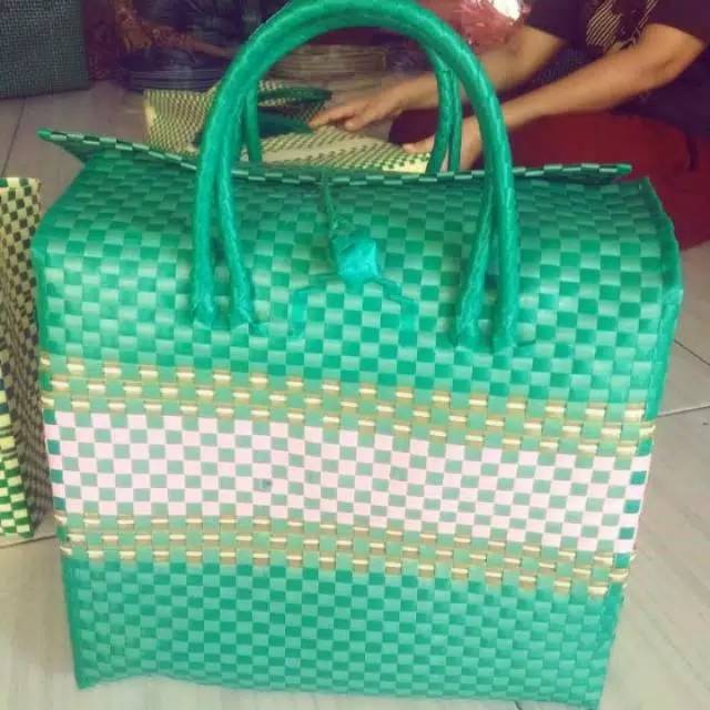 TAS ANYAMAN PLASTIK LENGKAP DENGAN TUTUPNYA