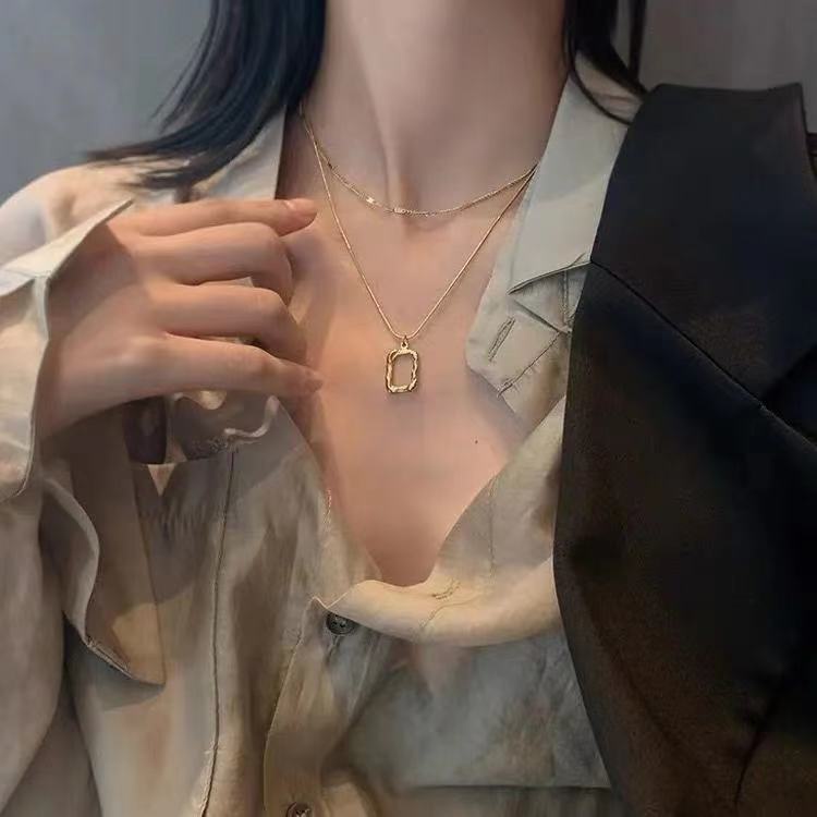 Eropa dan Amerika elegan kalung wanita modis emas titanium steel kalung square liontin sederhana all