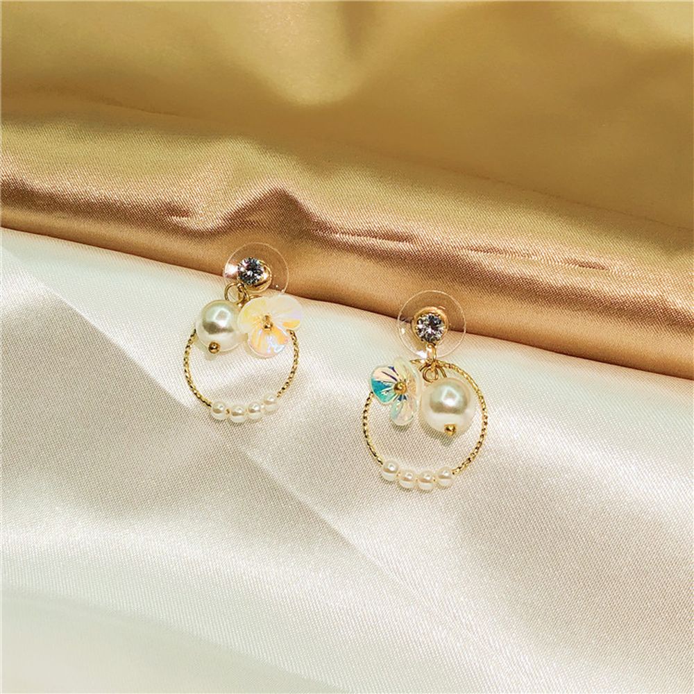 Needway  Vintage Women Dangle Earrings Elegant Fashion Jewelry Pearl Stud Earrings Hollow Sweet Korean Geometric Crystal For Women Shell Flowers/Multicolor