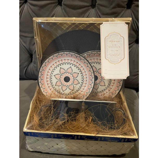 

Untukmu Hampers Hamper Parcel