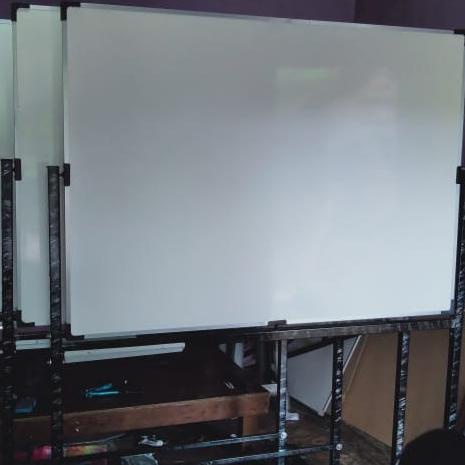 

White Board / Papan Tulis Standing 90 120 Cm .Non Magnetik - Non Magnetik