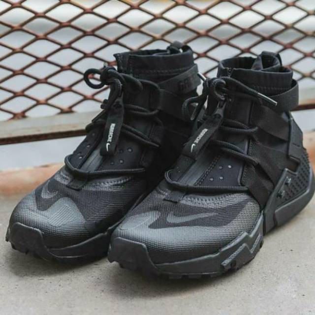 nike huarache gripp triple black