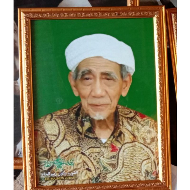 Bingkai Kaca Foto Mbah Moen Ukuran 30x40 dan 32x48