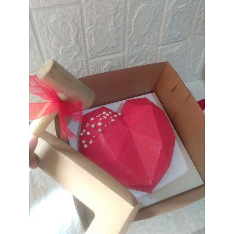 

Hampers Valentine / Coklat Valentine / Pinata Cake
