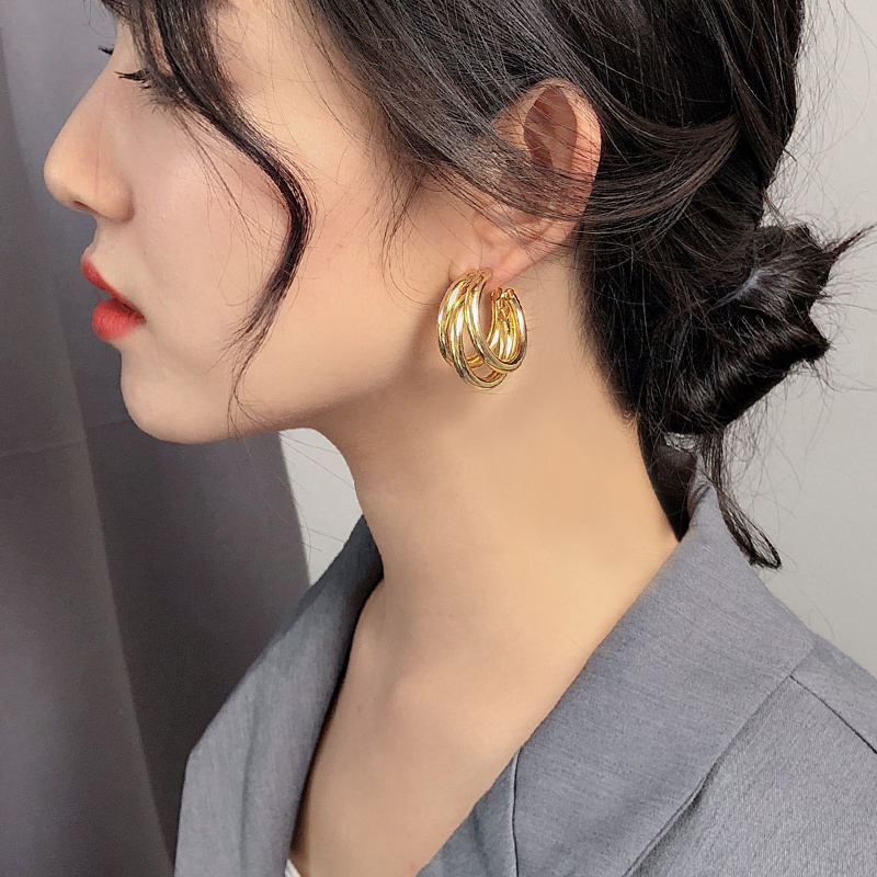 2023fashion Baru Anting Wanita Elegan Versi Korea Anting Pejantan Mutiara Wanita Anting Logam