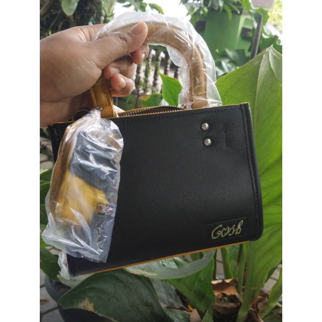Gosh Monster Hitam New
