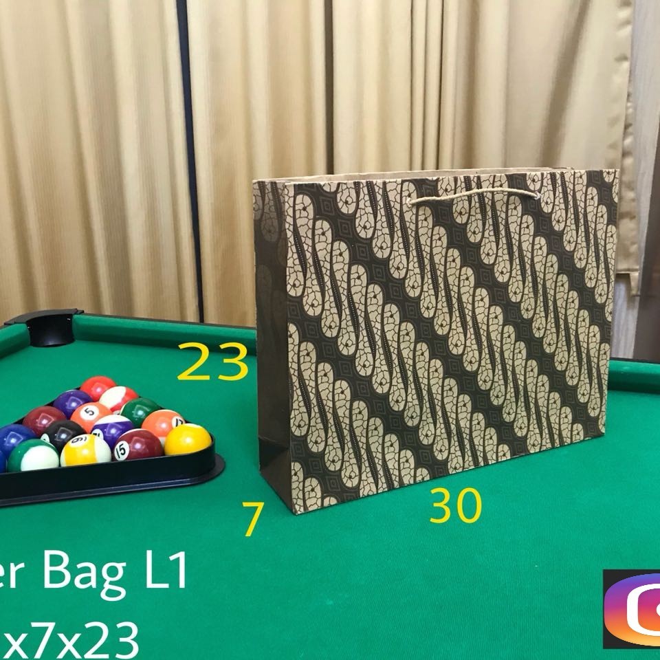 

PAPERBAG MOTIF BATIK COKLAT UK 30X7X23 / GOODIEBAG MOTIF BATIK MIN ORDER 20PCS KELIPATAN ORDER 20PCS