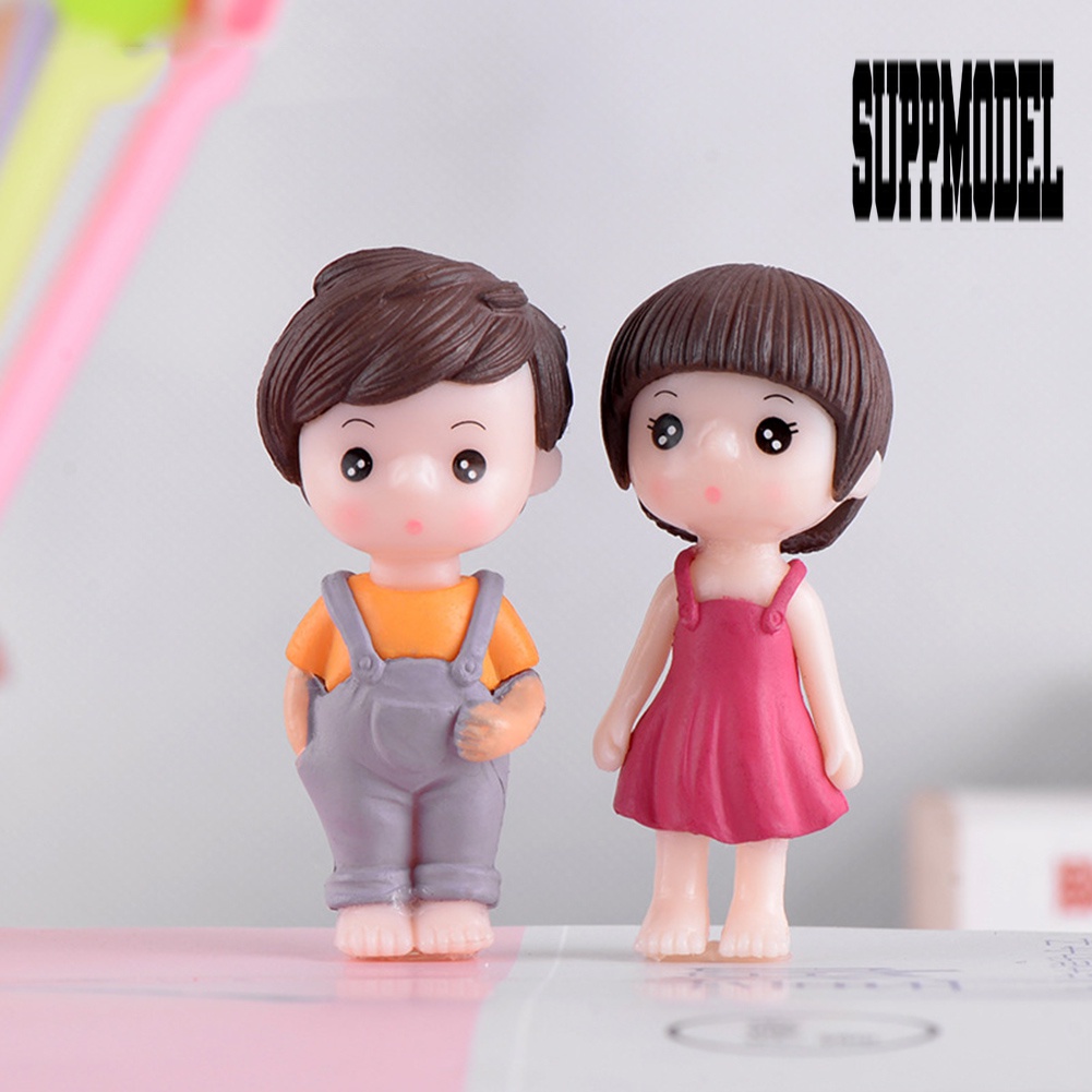 Suppmodel 2Pcs / Set Miniatur Figur Pasangan Anak Laki-Laki / Perempuan Bahan Resin Untuk Aksesoris Lansekap DIY