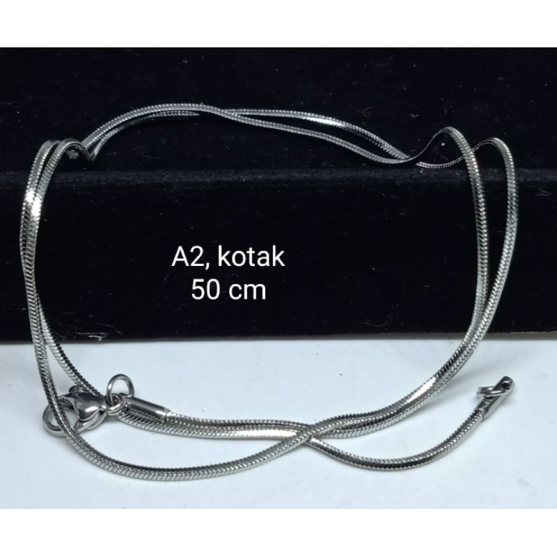 LA123. kalung titanium 50 cm kotak