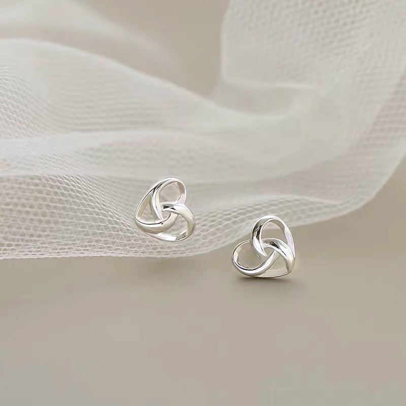 We Flower Anting Stud Desain Hati Twisted Bahan s925 Silver Gaya Korea Untuk Wanita