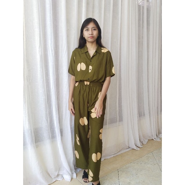 One Set Setelan Tie Dye Bali Kemeja Lengan Pendek - ONE SET Piyama Tie Dye Wanita & Pria GROSIR-GKS ArmyAbuKopii