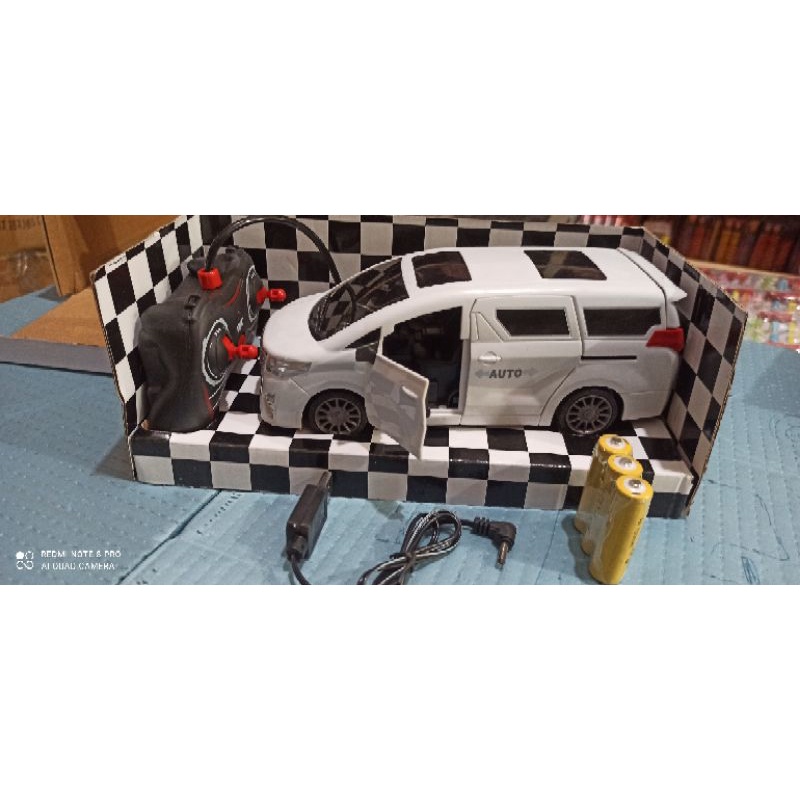 RC MOBIL ALPHARD 1:18