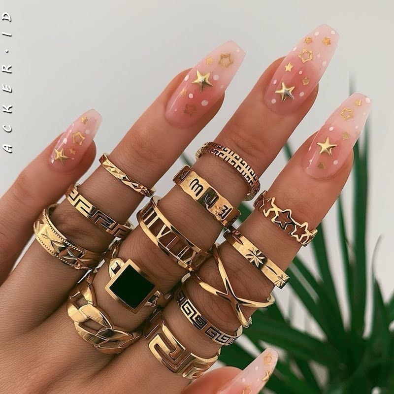 13pcs / Set Cincin Desain Bintang Warna Hitam Emas Gaya Punk Untuk Wanita