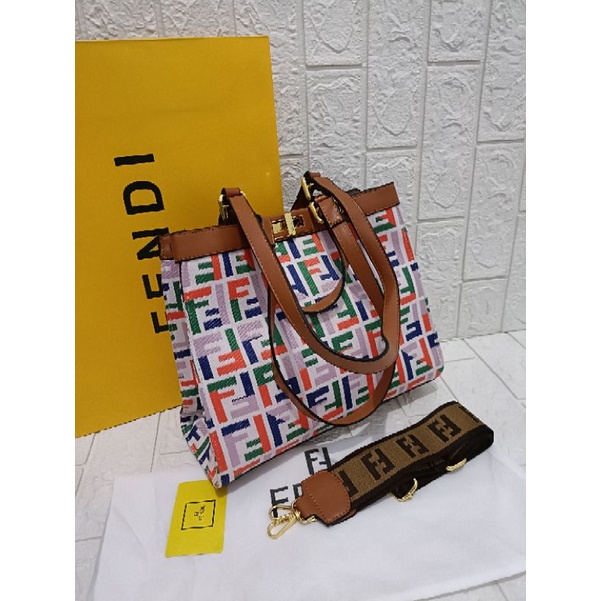 tas fashion tote Fendi peekaboo  kanvas medium size 3fungsi, Fendi Tote top handle, shoulder bag.dan selempang free paperbag