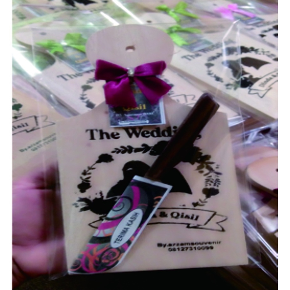 SOUVENIR PERNIKAHAN TELENAN KAYU.