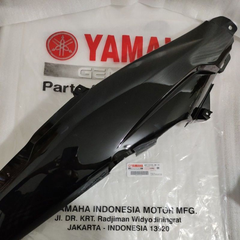 Cover Body samping kanan R Yamaha  Vega R New 2006 Hitam Ori