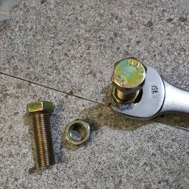 baut mur  m14x40 drat halus 1.50 kuning Kunci 19 / baut mur bmk drat halus m14x40 drat pitch 1.50/ b