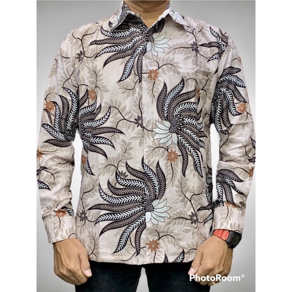 Baju Batik Couple ayah dan anak Lengan Panjang lapisan furing warna crem atau coksu,Batik Pasangan Ayah danAnak Wrana Crem,Batik Premium,Batik Modern,Batik Jumbo,Batik Solo,Batik Kantoran